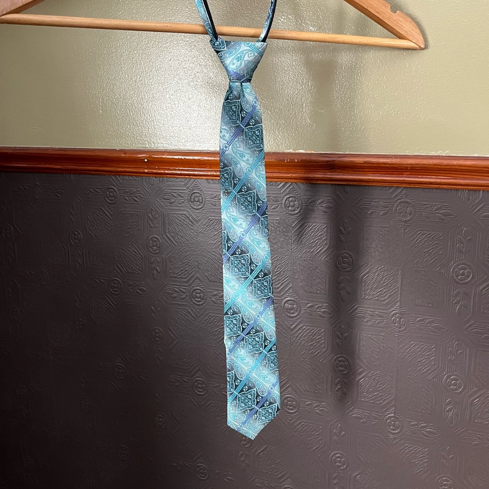 Mavezzano Boy Zip-up Tie, Paisley Print, EUC